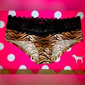 NEW VS PINK size SMALL RARE HTF 2014 Tiger Print Extra Low Rise Hipster Panty.